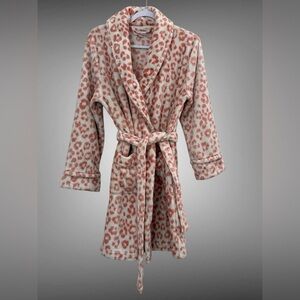 Sonoma Goods For Life® Short Plush Robe 
Size XXS Pink and White